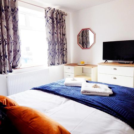 Modern, Well Located En-Suite Rooms With Parking - Orbitat Accommodations CBG Eksteriør bilde