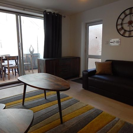 Modern, Well Located En-Suite Rooms With Parking - Orbitat Accommodations CBG Eksteriør bilde