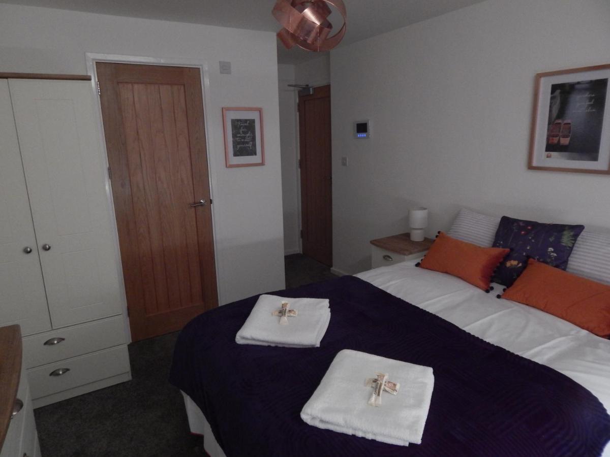 Modern, Well Located En-Suite Rooms With Parking - Orbitat Accommodations CBG Eksteriør bilde