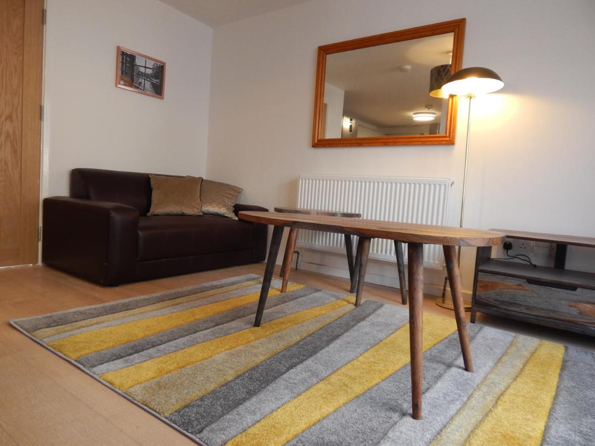 Modern, Well Located En-Suite Rooms With Parking - Orbitat Accommodations CBG Eksteriør bilde