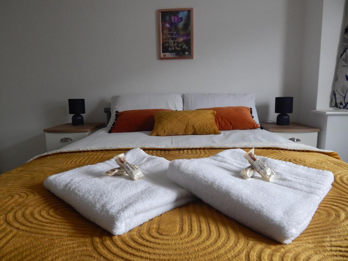 Modern, Well Located En-Suite Rooms With Parking - Orbitat Accommodations CBG Eksteriør bilde