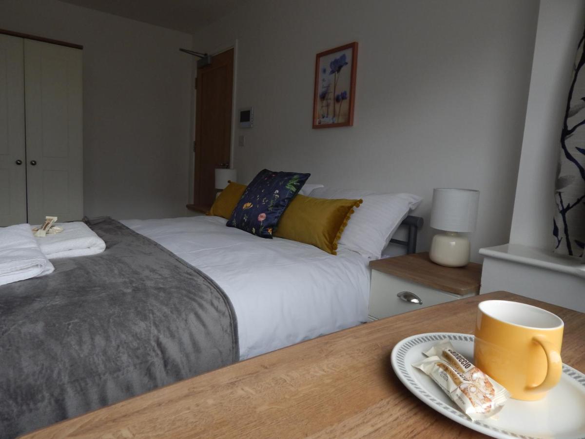 Modern, Well Located En-Suite Rooms With Parking - Orbitat Accommodations CBG Eksteriør bilde