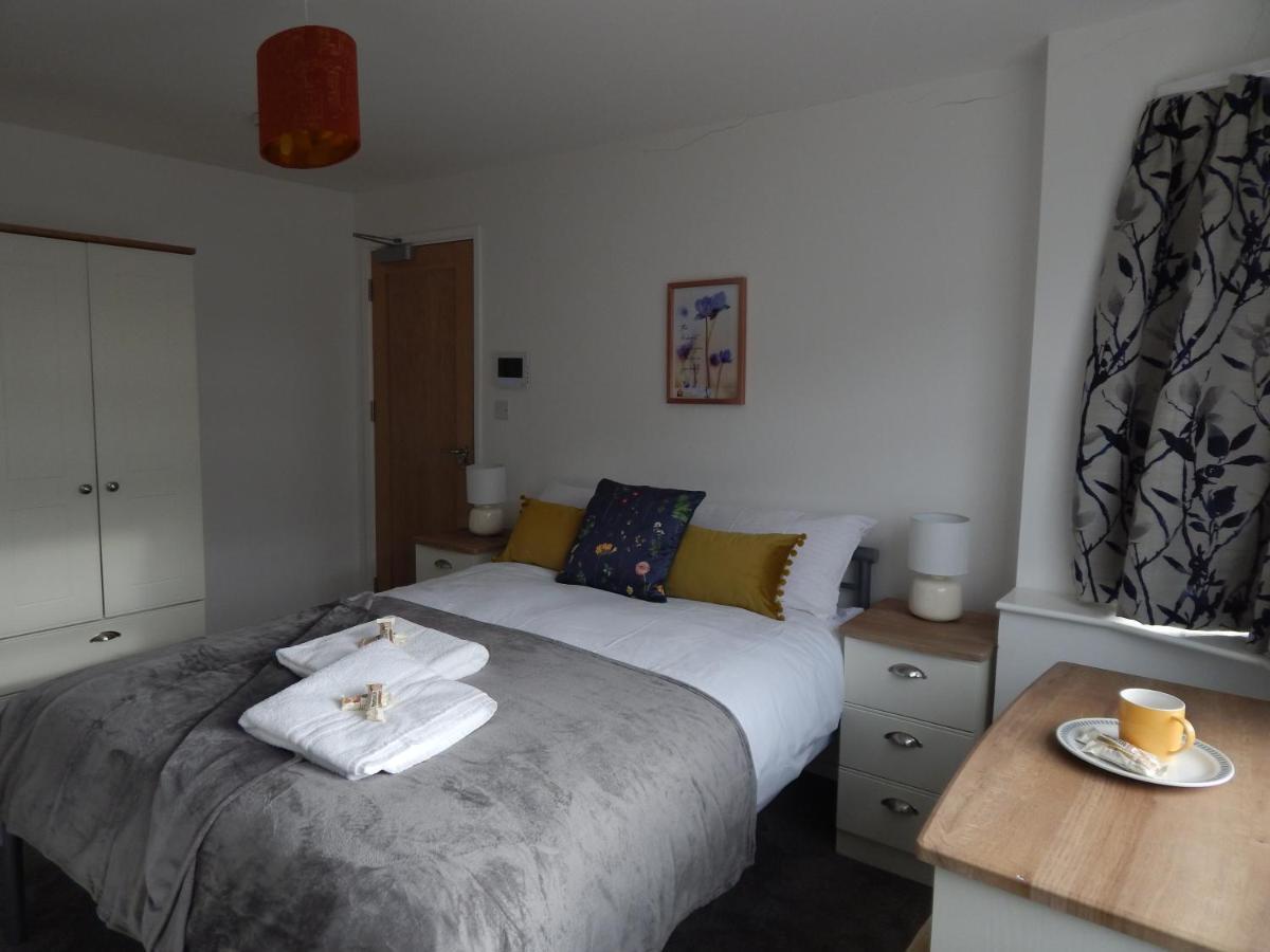 Modern, Well Located En-Suite Rooms With Parking - Orbitat Accommodations CBG Eksteriør bilde