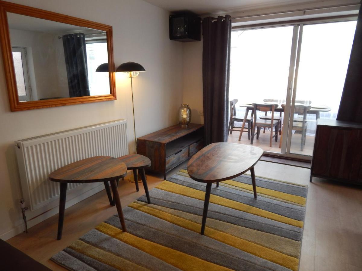 Modern, Well Located En-Suite Rooms With Parking - Orbitat Accommodations CBG Eksteriør bilde