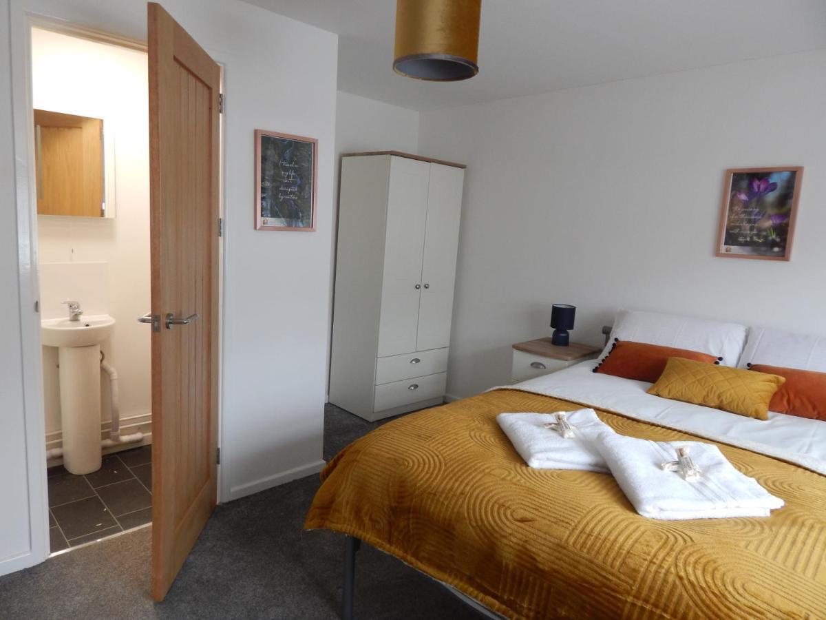 Modern, Well Located En-Suite Rooms With Parking - Orbitat Accommodations CBG Eksteriør bilde