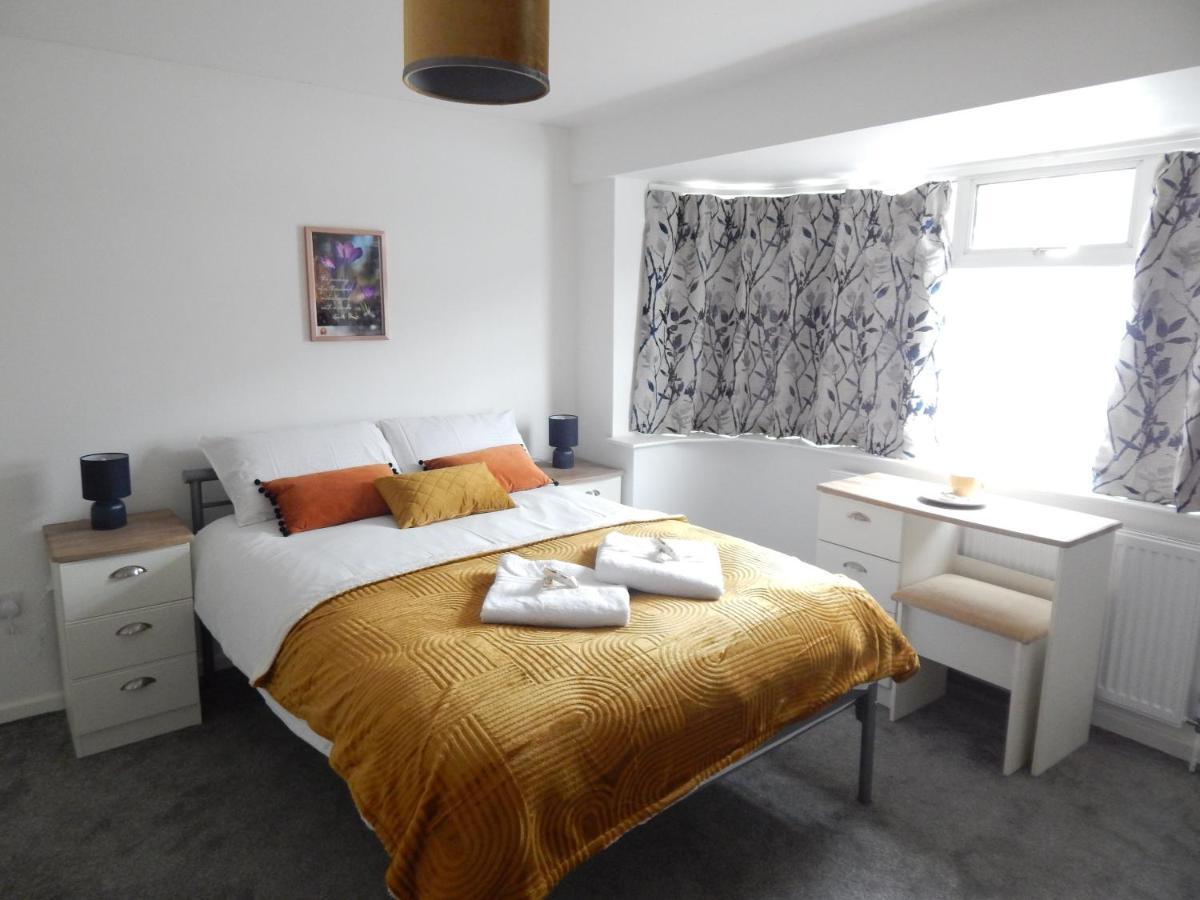 Modern, Well Located En-Suite Rooms With Parking - Orbitat Accommodations CBG Eksteriør bilde