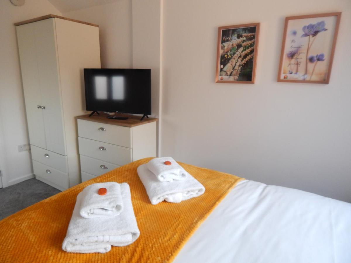Modern, Well Located En-Suite Rooms With Parking - Orbitat Accommodations CBG Eksteriør bilde