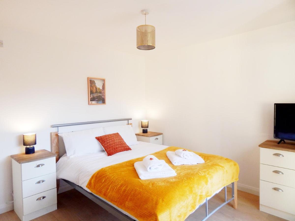 Modern, Well Located En-Suite Rooms With Parking - Orbitat Accommodations CBG Eksteriør bilde