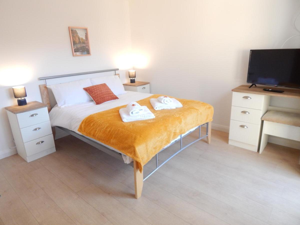 Modern, Well Located En-Suite Rooms With Parking - Orbitat Accommodations CBG Eksteriør bilde
