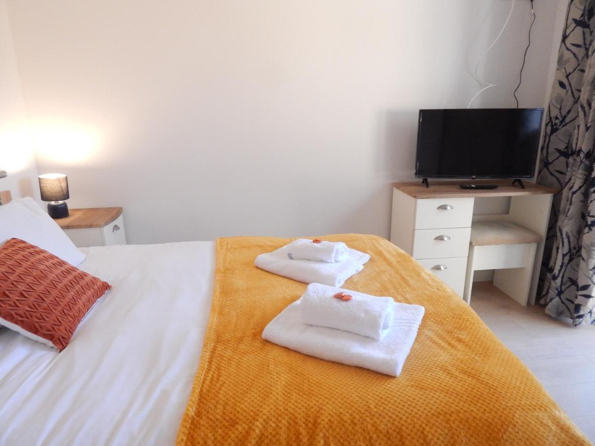 Modern, Well Located En-Suite Rooms With Parking - Orbitat Accommodations CBG Eksteriør bilde