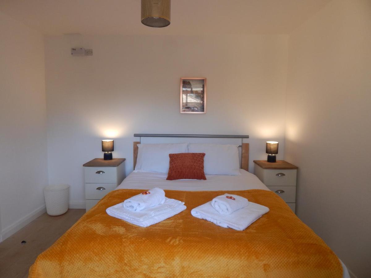 Modern, Well Located En-Suite Rooms With Parking - Orbitat Accommodations CBG Eksteriør bilde