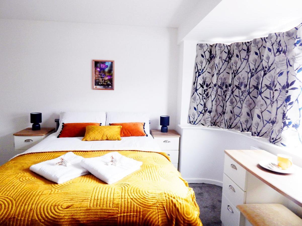 Modern, Well Located En-Suite Rooms With Parking - Orbitat Accommodations CBG Eksteriør bilde