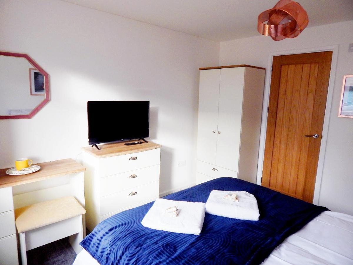 Modern, Well Located En-Suite Rooms With Parking - Orbitat Accommodations CBG Eksteriør bilde