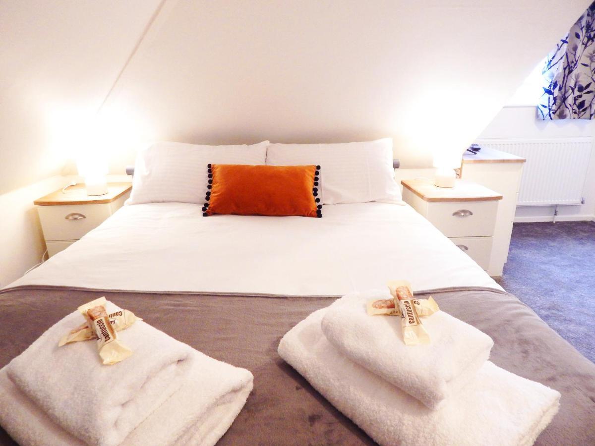 Modern, Well Located En-Suite Rooms With Parking - Orbitat Accommodations CBG Eksteriør bilde