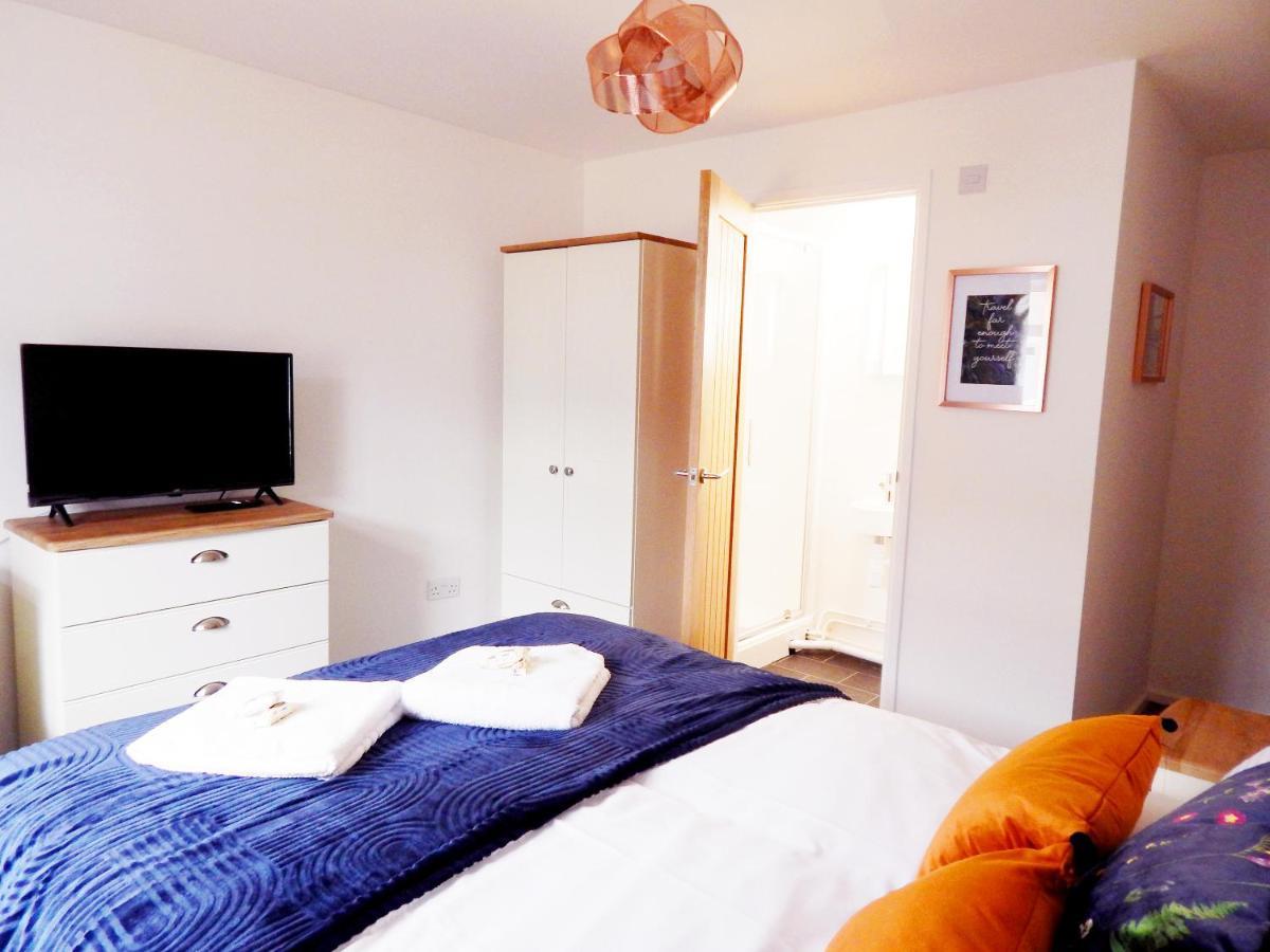 Modern, Well Located En-Suite Rooms With Parking - Orbitat Accommodations CBG Eksteriør bilde