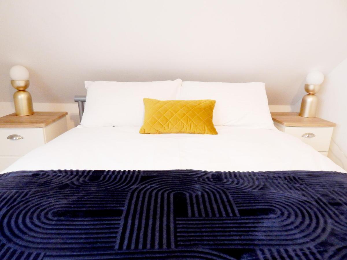 Modern, Well Located En-Suite Rooms With Parking - Orbitat Accommodations CBG Eksteriør bilde