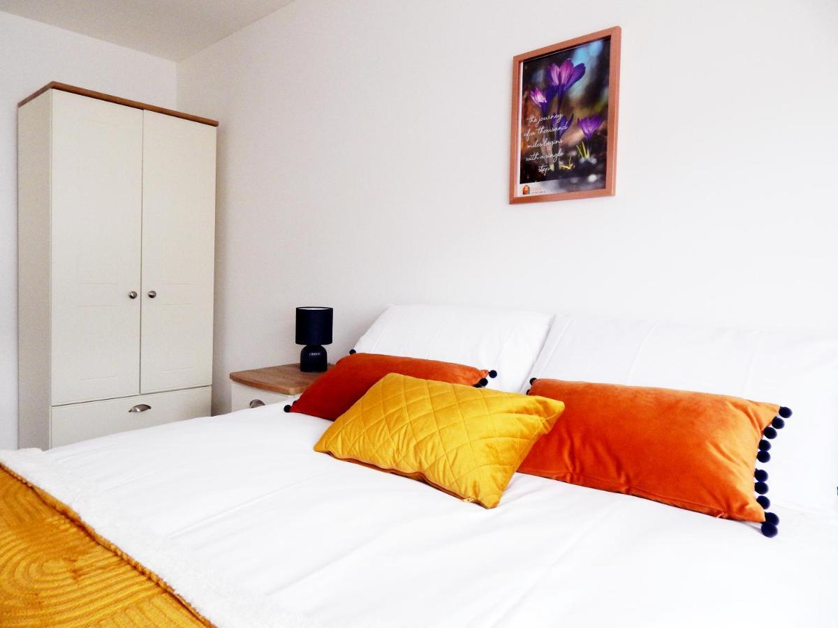 Modern, Well Located En-Suite Rooms With Parking - Orbitat Accommodations CBG Eksteriør bilde