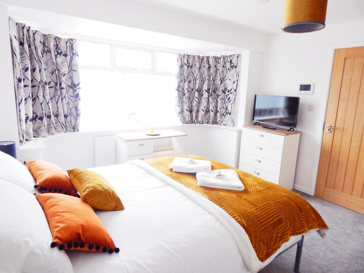 Modern, Well Located En-Suite Rooms With Parking - Orbitat Accommodations CBG Eksteriør bilde