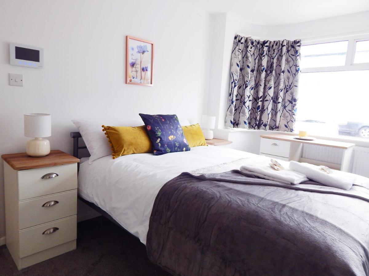 Modern, Well Located En-Suite Rooms With Parking - Orbitat Accommodations CBG Eksteriør bilde