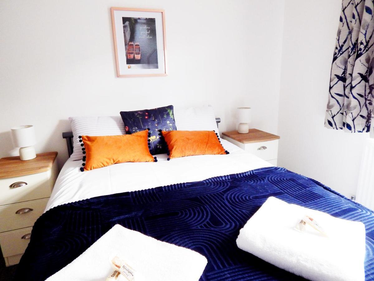 Modern, Well Located En-Suite Rooms With Parking - Orbitat Accommodations CBG Eksteriør bilde