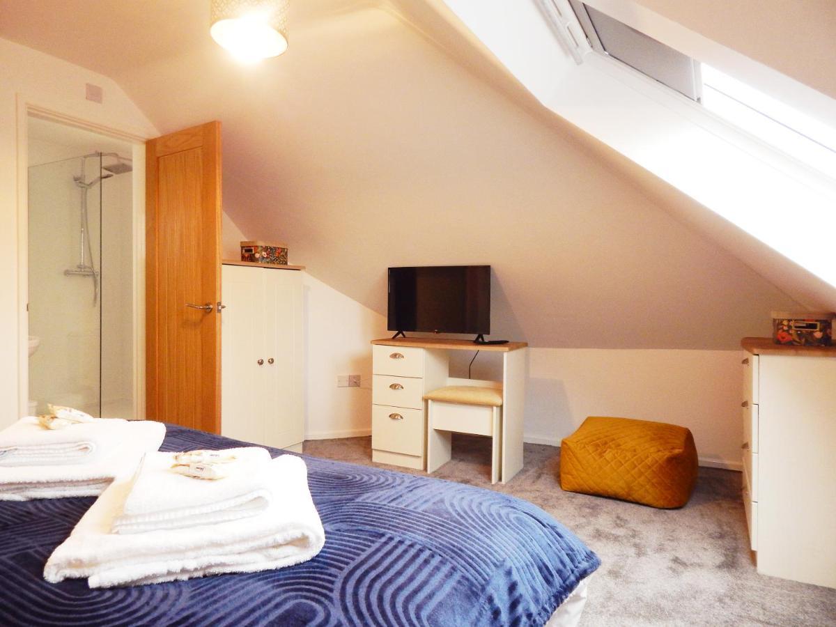 Modern, Well Located En-Suite Rooms With Parking - Orbitat Accommodations CBG Eksteriør bilde