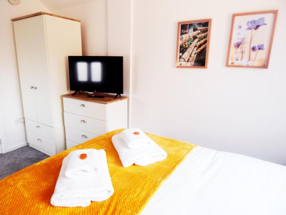 Modern, Well Located En-Suite Rooms With Parking - Orbitat Accommodations CBG Eksteriør bilde