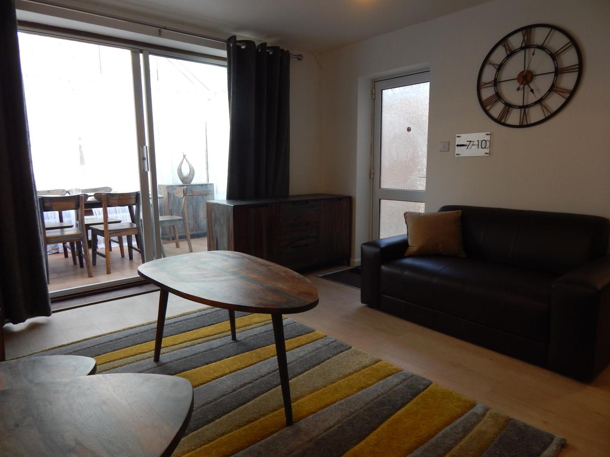 Modern, Well Located En-Suite Rooms With Parking - Orbitat Accommodations CBG Eksteriør bilde