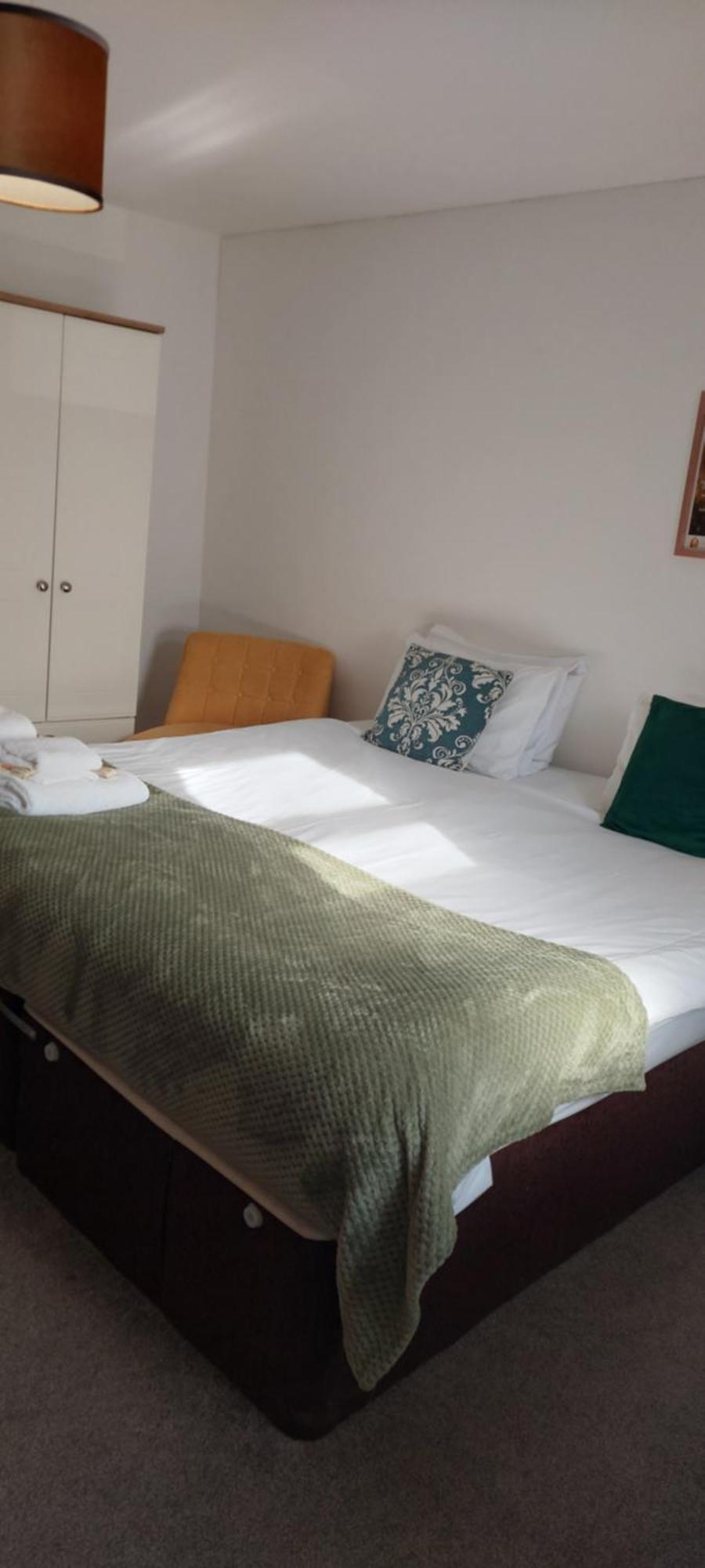 Modern, Well Located En-Suite Rooms With Parking - Orbitat Accommodations CBG Eksteriør bilde